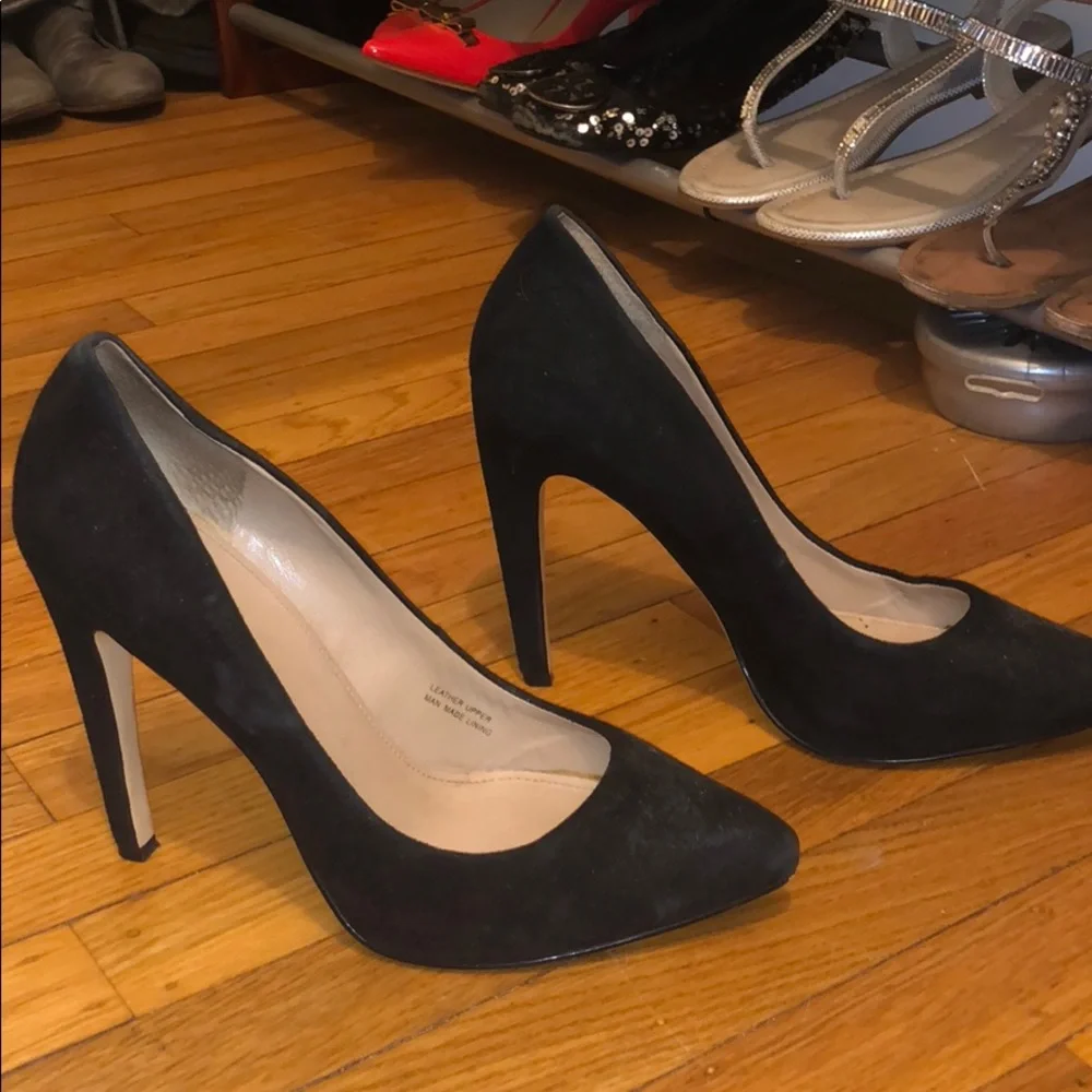 Via Spiga Classic Black Heels - Picture 8 of 12